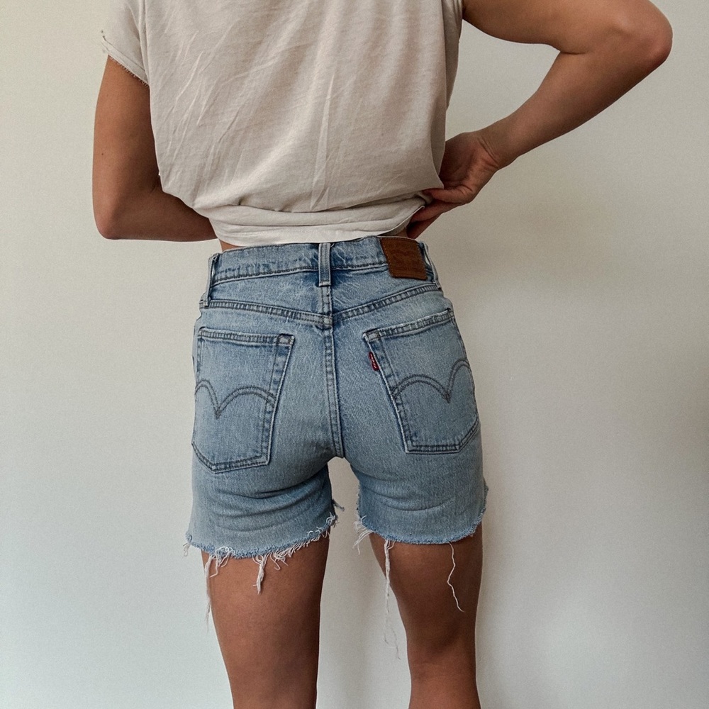 Levi’s wedgie cut off jean shorts